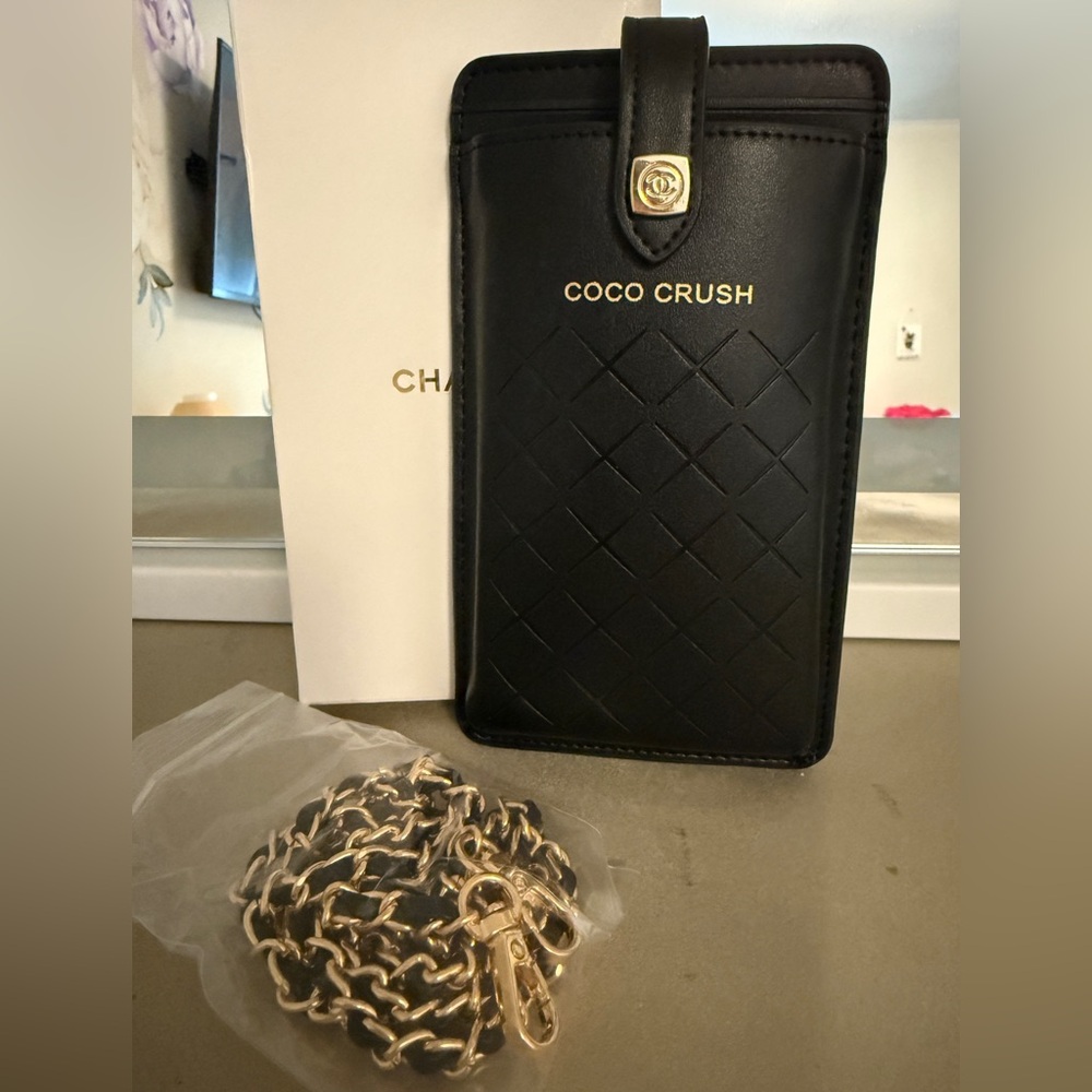NIB VIC Chanel Black Quilted Phone Case with Gold Chain